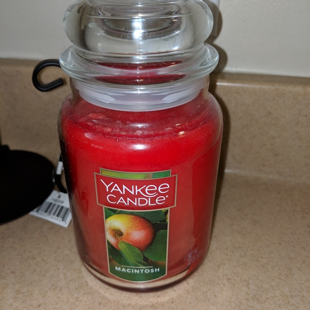 New Yankee Candle Lrg Macintosh Jar